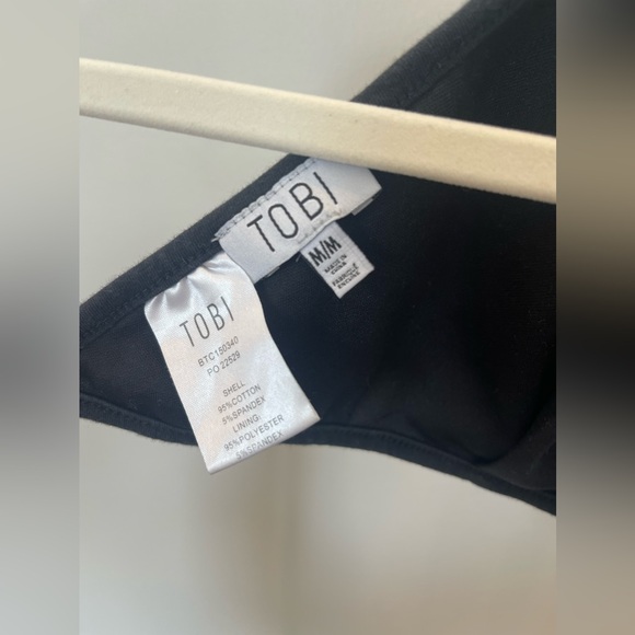 Tobi cropped top in black, size medium - Picture 4 of 4
